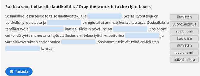 Kuvakaappaus sosiaalialan sanastoharjoituksesta, jossa pitää raahata puuttuvat sanat oikeisiin kohtiin tekstissä.