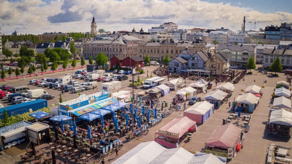 Valokuva Oulun torista.