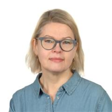 Valokuvassa Tiina Tolonen.