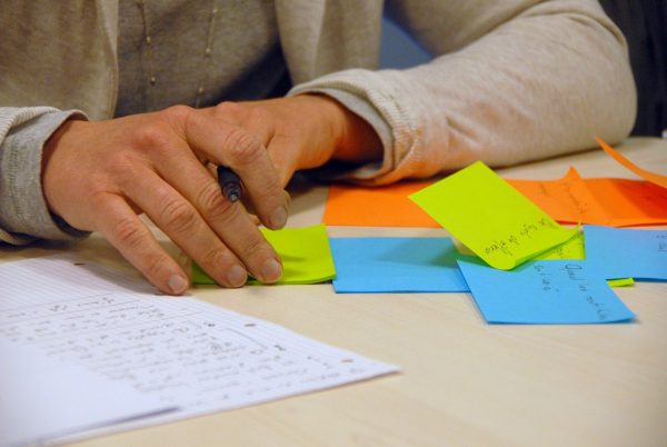 Photo of post-it stickers on the table.