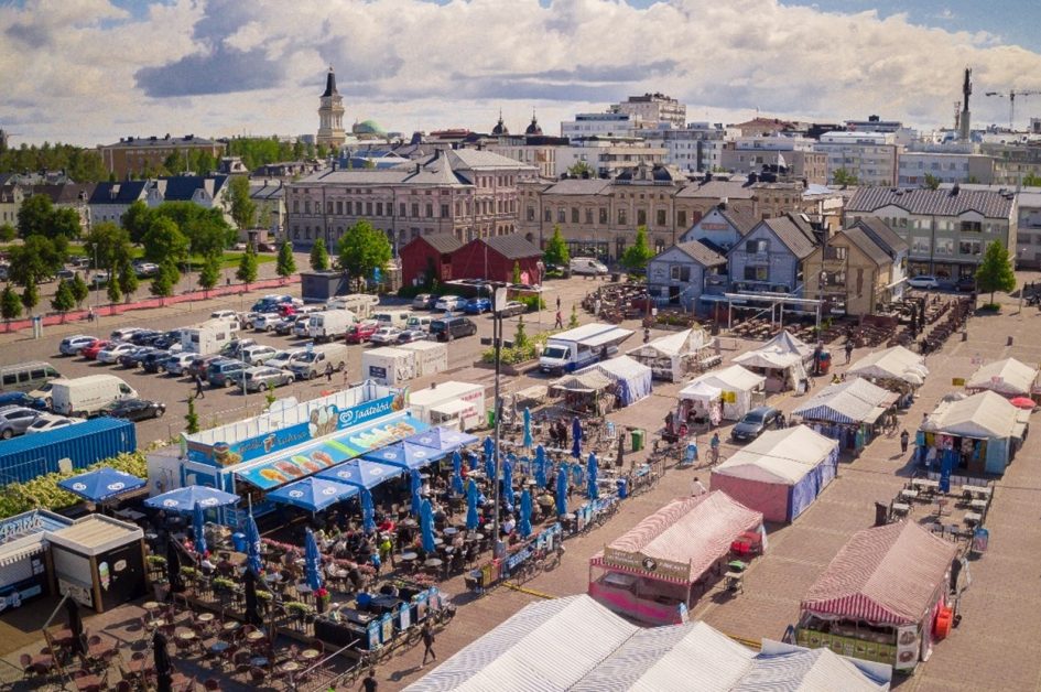 Valokuva Oulun torista.