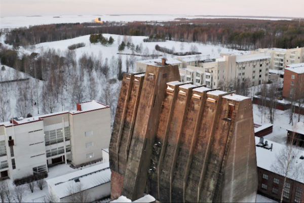 Valokuva siilorakennuksesta.