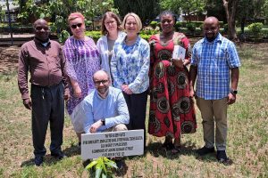 Photo of Finnish and Tanzanian people outside.